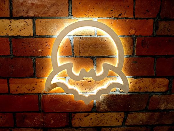Podświetlany Batman na ścianę LED na tle księżyca - obrazek 2